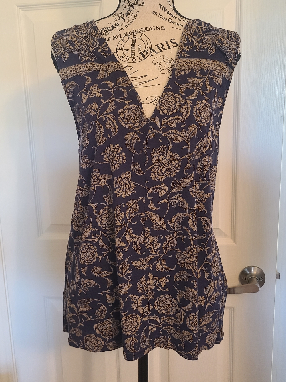 Lucky Brand Navy and Cream Floral V-Neck Mini Dress
